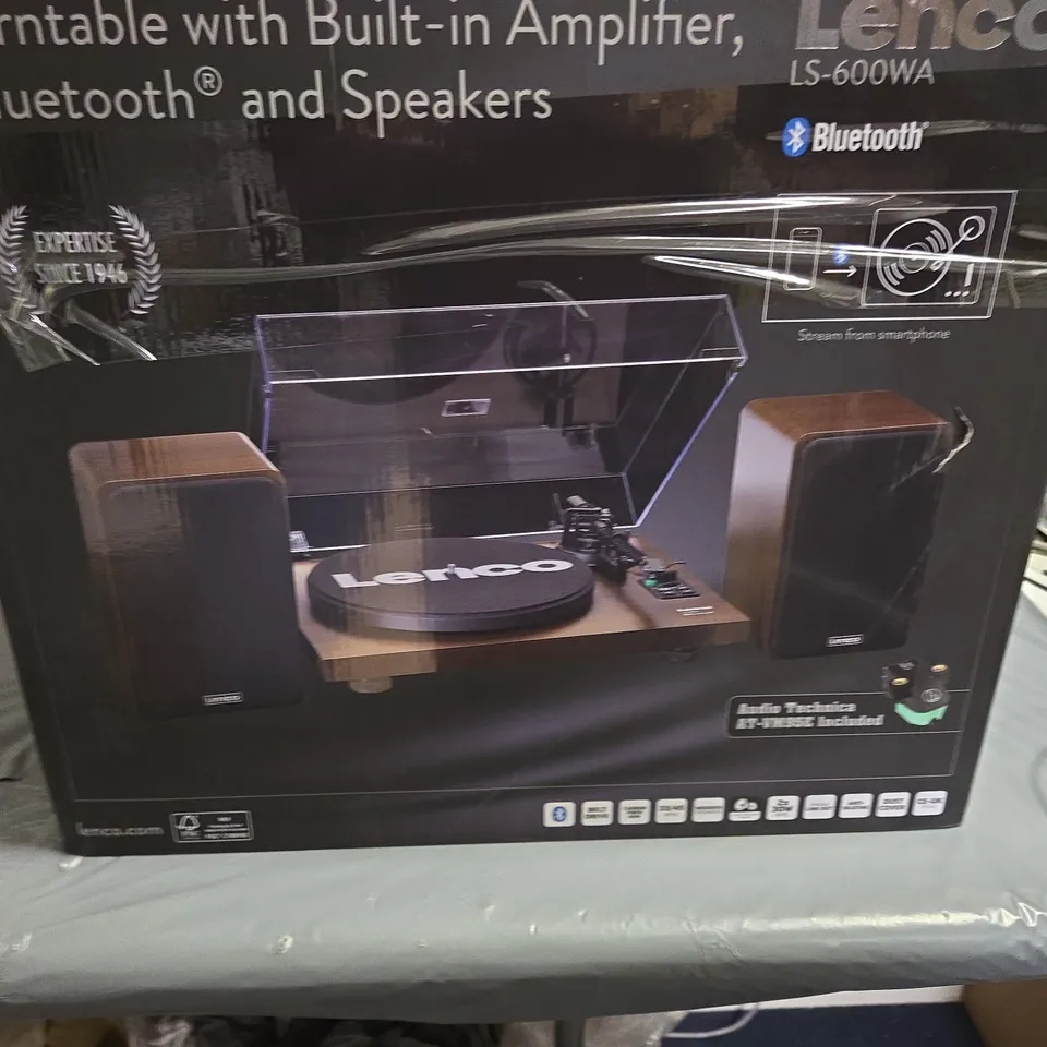 TURNTABLE WITH BUILT-IN AMPLIFIER, BLUETOOTH AND SPEAKERS