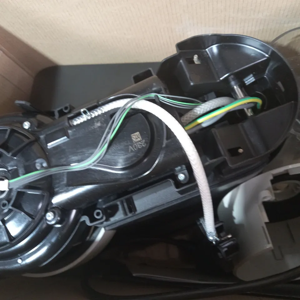 NESPRESSO VERTUO NEXT COFFEE MACHINE