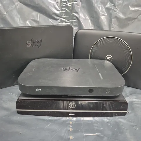 APPROXIMATELY 5 ASSORTED ELECTRICAL ITEMS TO INCLUDE SKY WI-FI ROUTER, ETC