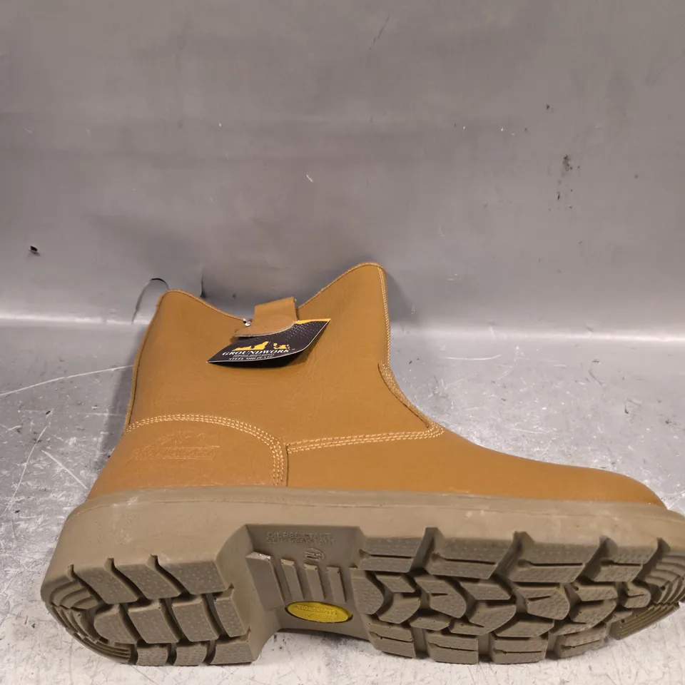 PAIR OF GROUNDWORK BOOTS IN TAN - 10