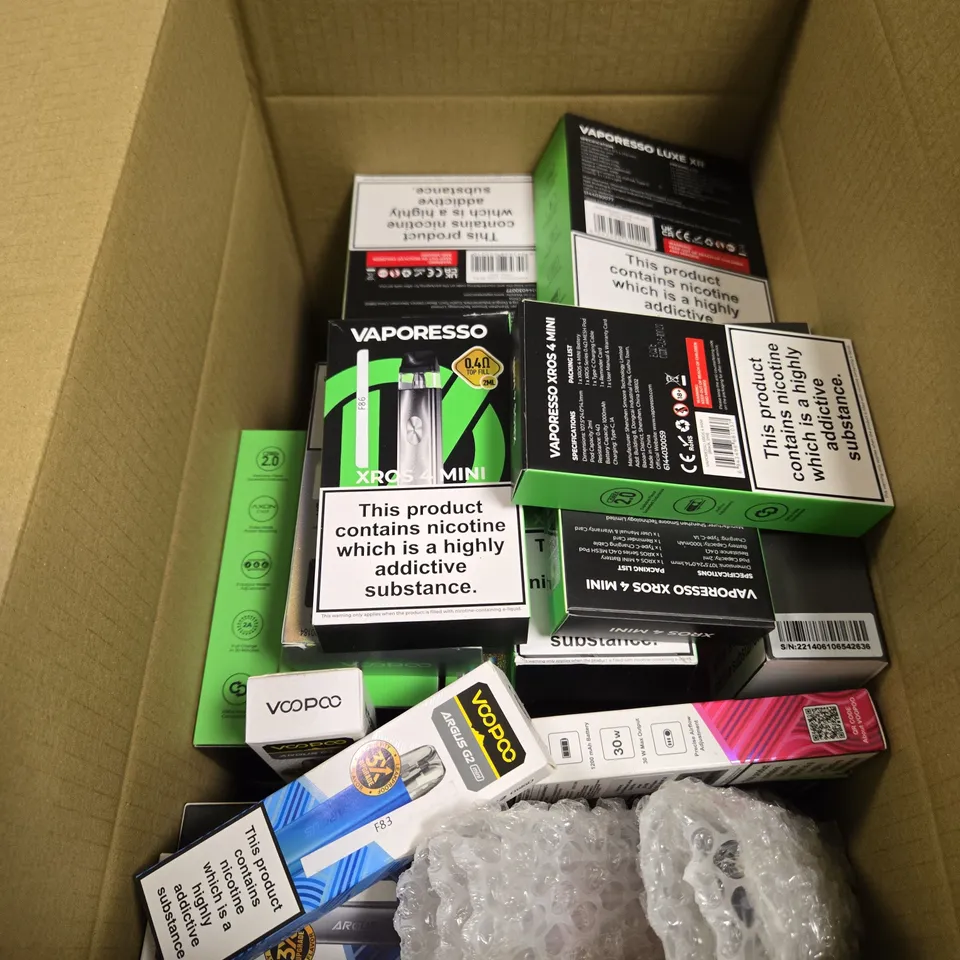 APPROXIMATELY 20 VAPES & E-CIGARETTES TO INCLUDE VAPORESSO, VOOPOO ETC 
