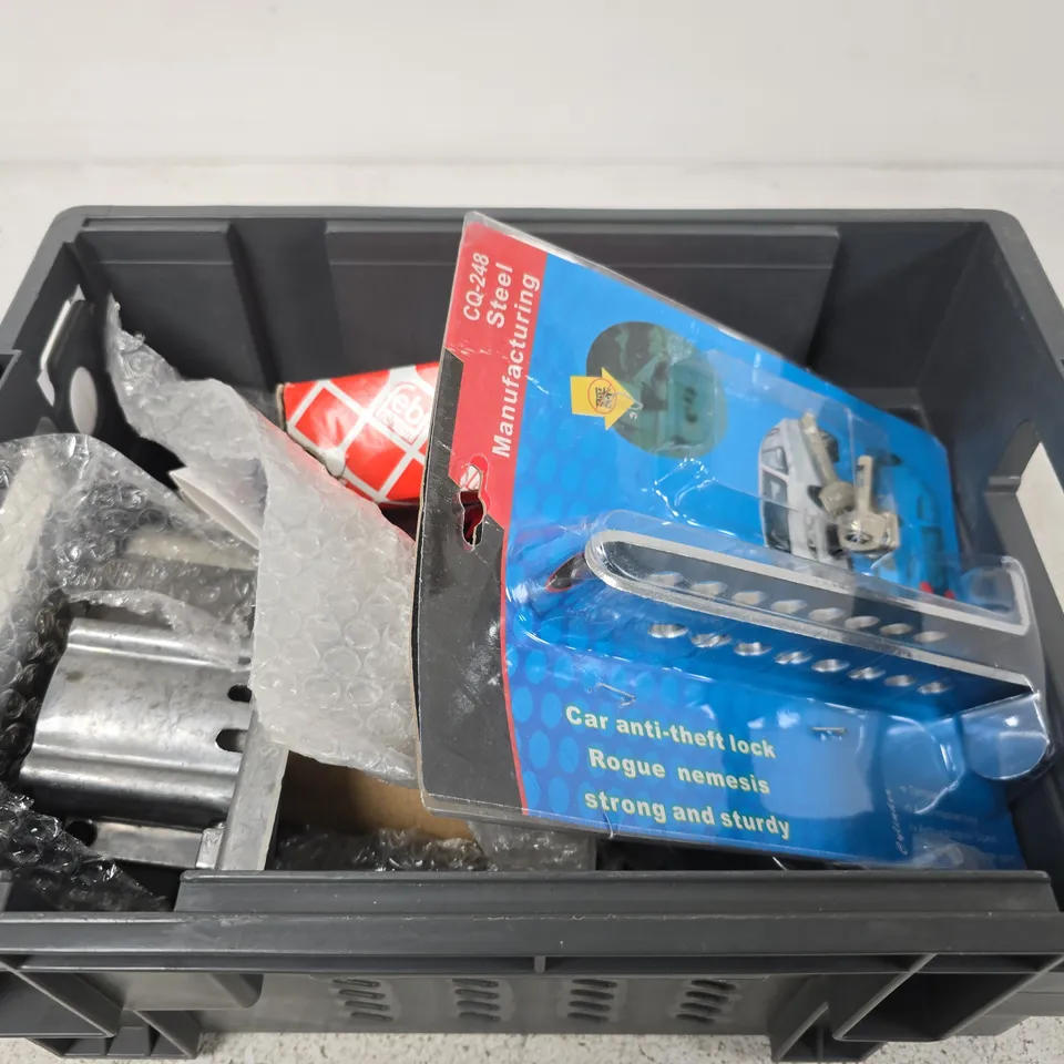 APPROXIMATELY 10 ASSORTED VEHICLE PARTS AND ACCESSORIES