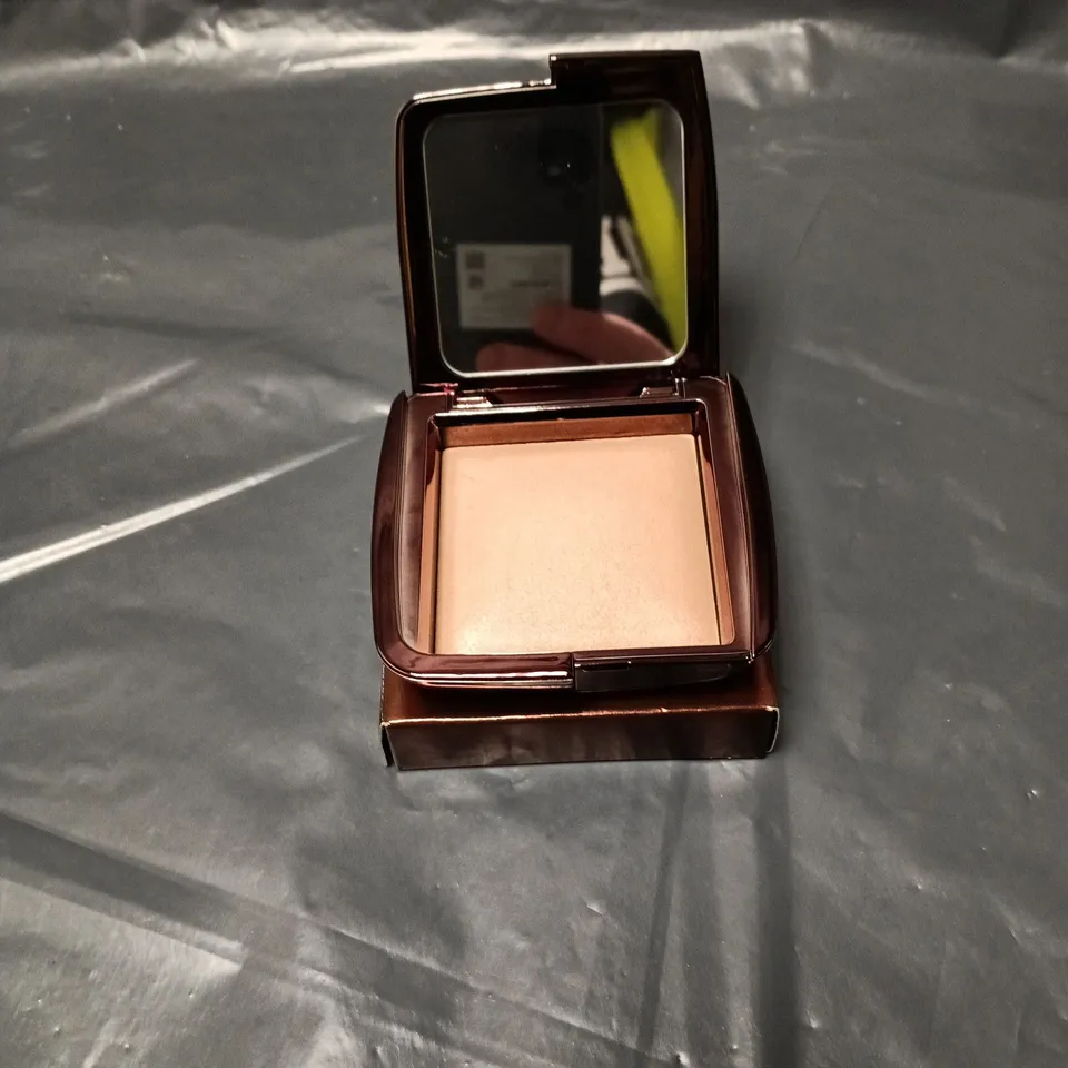 HOURGLASS AMBIENT LIGHTING POWDER – COMPACT (BOXED)