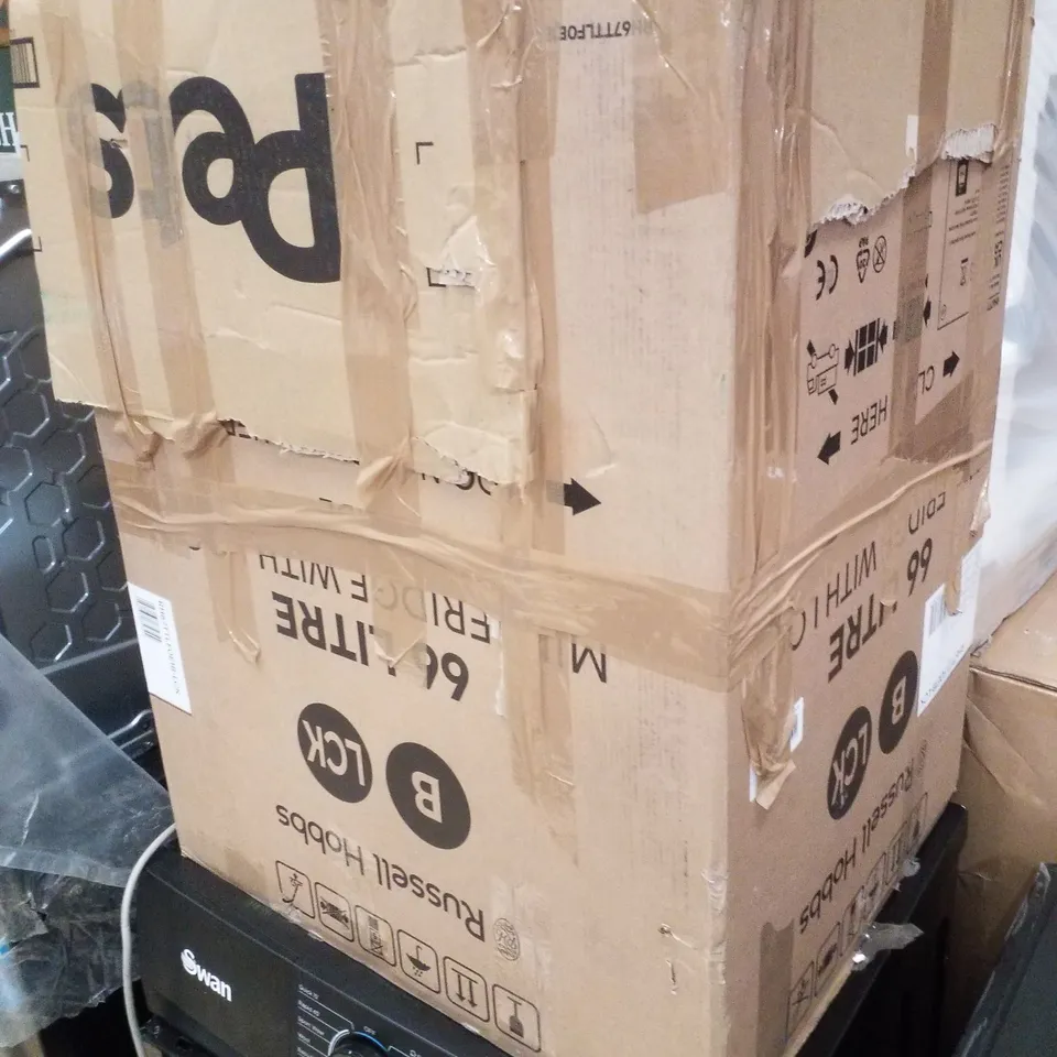 BOXED RUSSELL HOBBS RH67TTLF0E1B MINI FRIDGE - BLACK