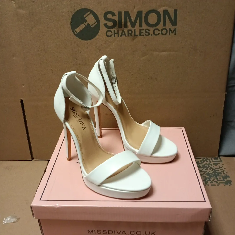 MISSDIVA WHITE STRAPPY PLATFORM HIGH-HEELED SANDALS SIZE 3