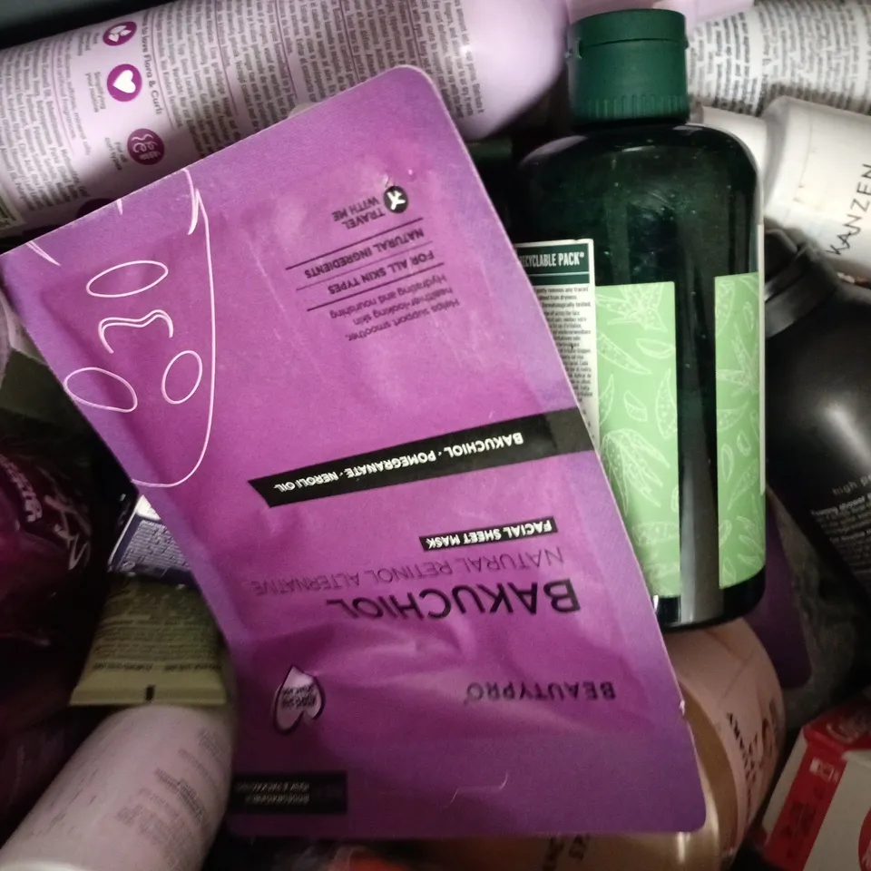 APPROXIMATELY 20 ASSORTED COSMETIC ITEMS TO INCLUDE ABSOLUTE COLLAGEN, UMBERTO GIANNINI, ETC - COLLECTION ONLY