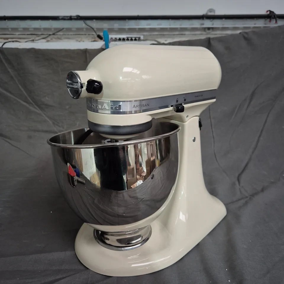 KITCHEN AID ARTISAN STAND MIXER 4.8L