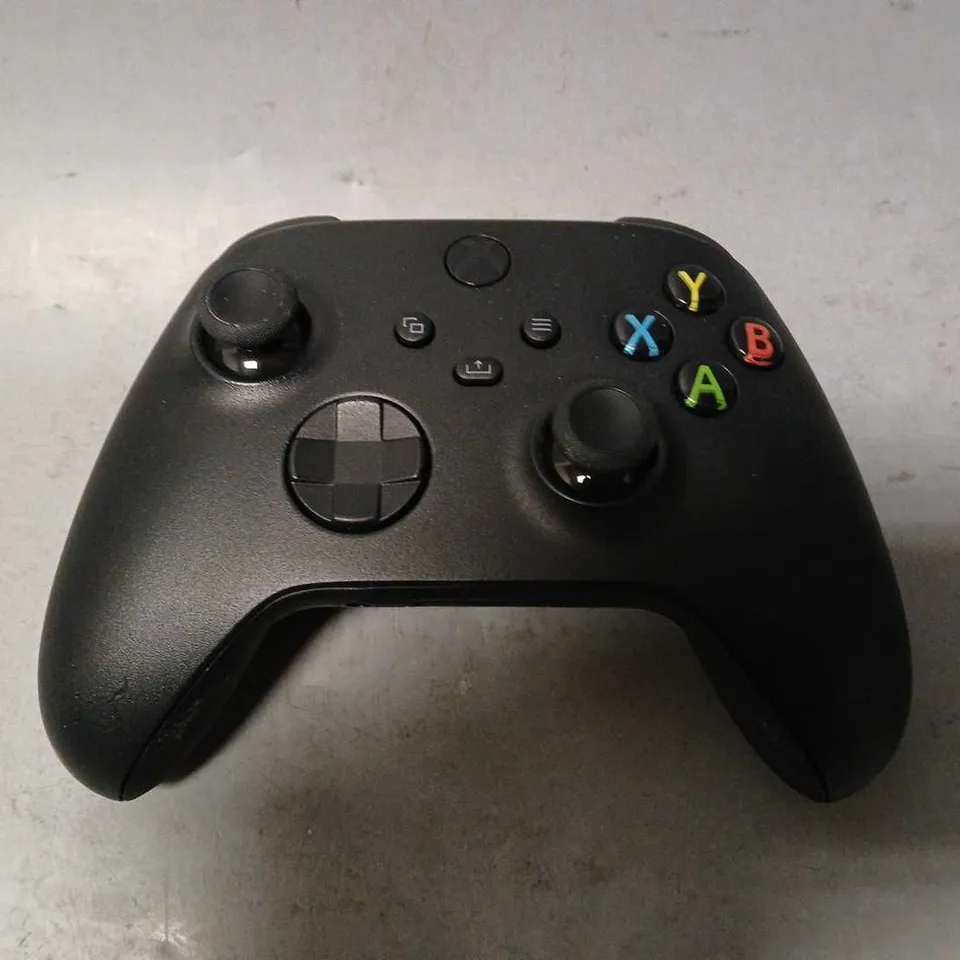 XBOX X CONTROLLER IN BLACK