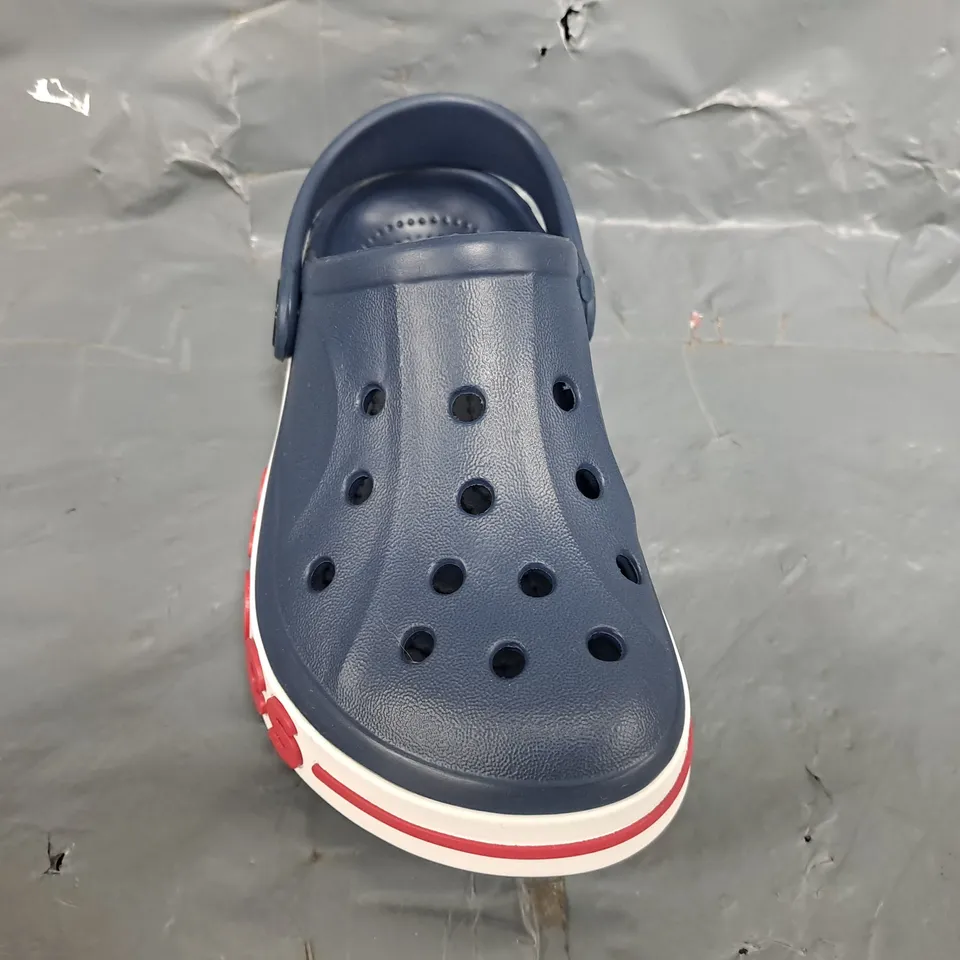 PAIR OF CROCS BAYABAND KID'S CLOGS IN NAVY SIZE UK C11