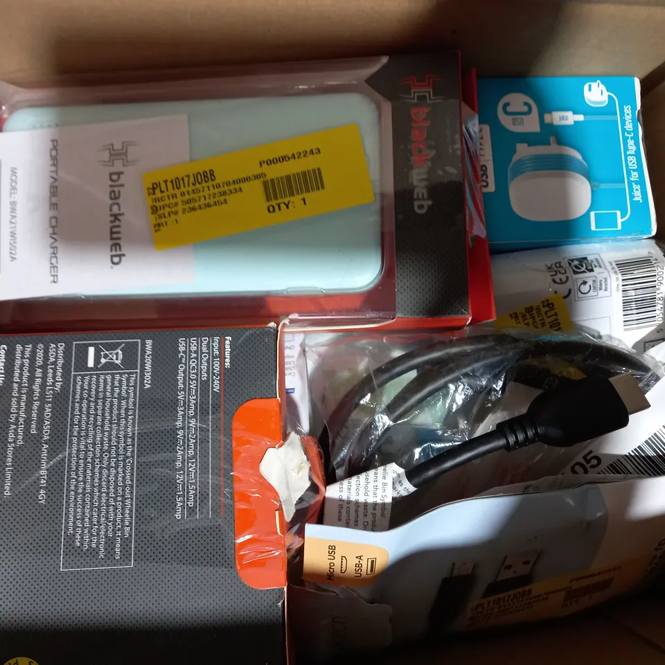 LOT OF APPROXIMATELY 20 ASSORTED HOUSEHOLD ITEMS TO INCLUDE BLACKWEB USB-A TO USB-C CABLE, MIXX STREAMBUDS LX TRUE WIRELESS EARBUDS, MIXX ULTRA DURABLE LIGHTING TO USB CABLE, ETC