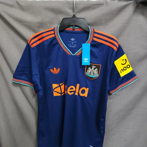 ADIDAS NEWCASTLE UNITED FOOTBALL JERSEY – NAVY WITH ORANGE TRIM, SIZE UK M (M)