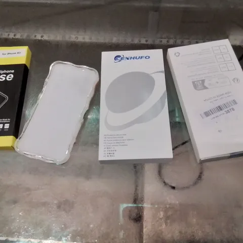 PALLET CONTAINING A LARGE QUANTITY OF PHONE CASES 