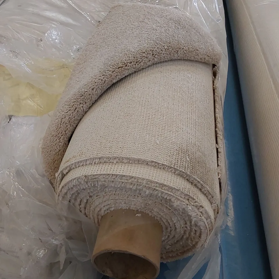 ROLL OF QUALITY STAINSAFE SHEPHERD TWIST AB CARPET // SIZE: APPROX. 4 X 7.4m