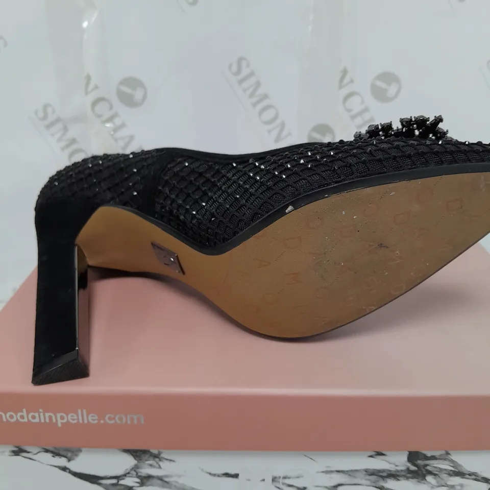 PAIR OF MODA IN PELLE HIGH HEEL SHOES IN BLACK SIZE 7