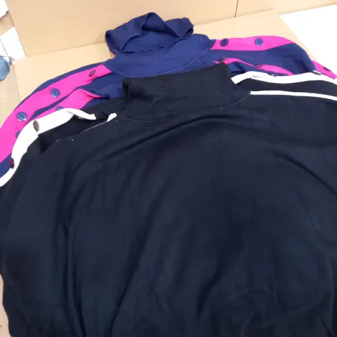 LOT OF APPROX. 4 X FRANK USHER ONE SIZE PONCHO IN NAVY/PINK AND BLACK/STONE