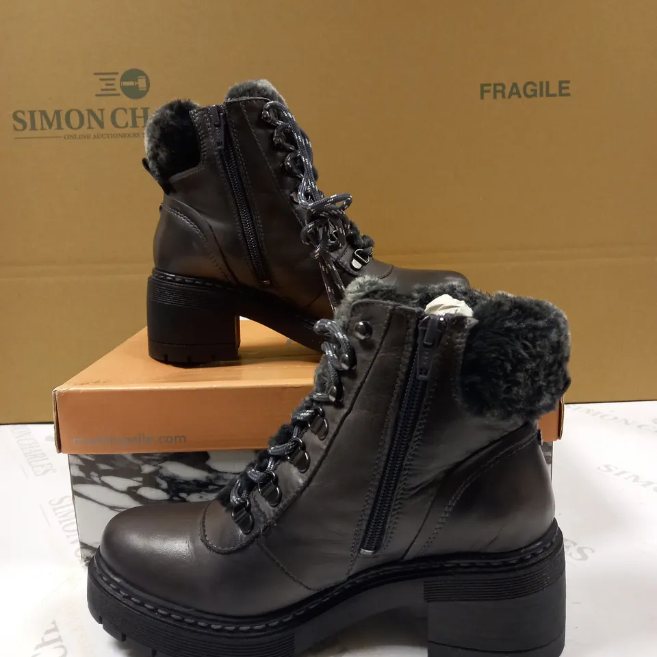 MODA HIKING BOOT SIZE 3