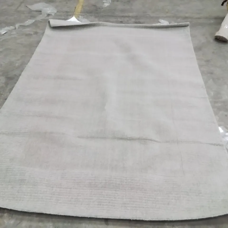 QUALITY DESIGNER AREA RUG - APPROXIMATELY 290X200CM