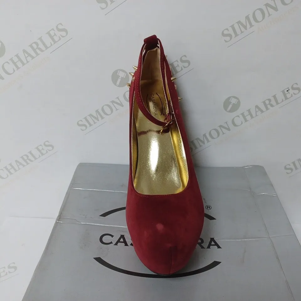 BOXED PAIR OF CASANDRA WEDGE SANDALS IN BORDEAUX SUEDE SIZE 6 