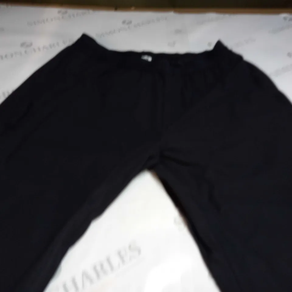 GYMSHARK TRACKSUIT JOGGERS IN BLACK - SMALL