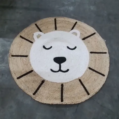 QUALITY DESIGNER AREA RUG - APPROXIMATELY 100X100CM