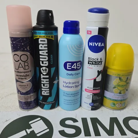 APPROXIMATELY 15 ASSORTED AEROSOLS TO INCLUDE NIVEA , E45 AND RIGHT GUARD