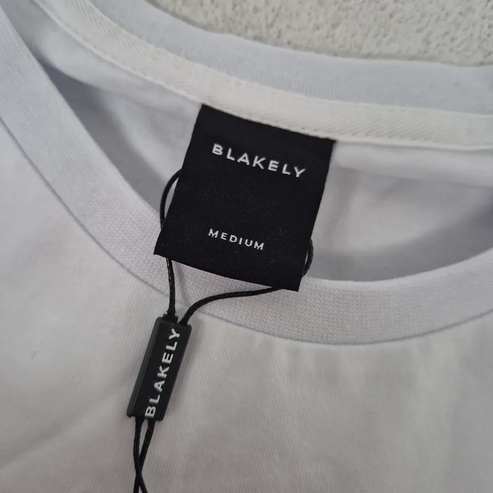 BLAKELY WHITE T-SHIRT – UK SIZE MEDIUM