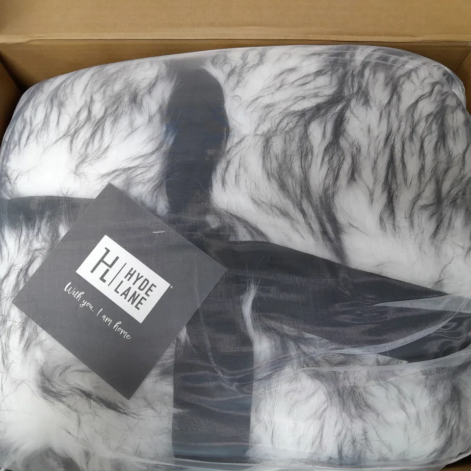 BOXED HYDE LANE FAUX FUR THROW BLANKET