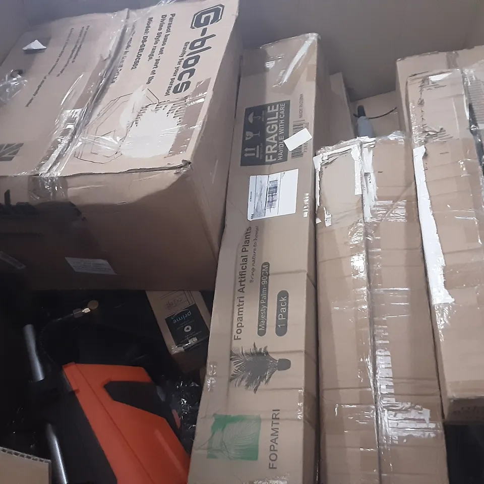LARGE PALLET OF ASSORTED HOMEWARE ITEMS TO INCLUDE PRESSURE WASHER, ARTIFICIAL PLANTS, PARASOL BASE ETC 