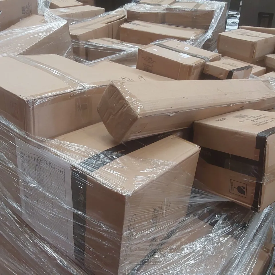 PALLET CONTAINING A LARGE QUANTITY OF ASSORTED LIGHTING PRODUCTS