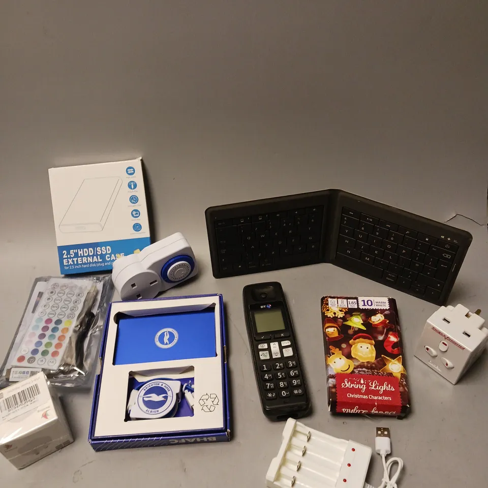APPROXIMATELY 20 ASSORTED ELECTRICAL PRODUCTS TO INCLUDE WIRELESS KEYBOARD, TIMER PLUG, LED LIGHTS ETC 