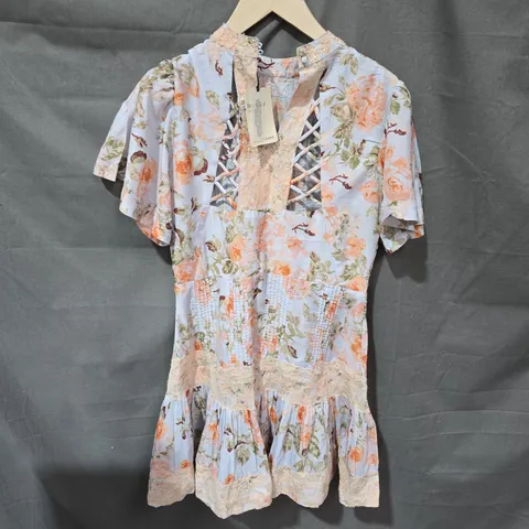 RIVER ISLAND STUDIO FLORAL DRESS WITH LACE PANELS – BLUE/PEACH, UK 10 (US 6) (VERIFY MODEL)