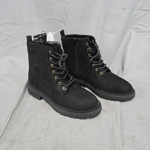 NEW LOOK FAUX SUEDE LACE UP ANKLE BOOTS BLACK SIZE 4