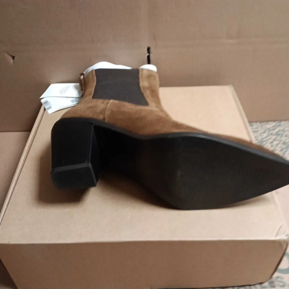BOXED PAIR OF MNG ANKLE BOOTS, BROWN SUEDE, ELASTIC SIDE PANELS - UK 5