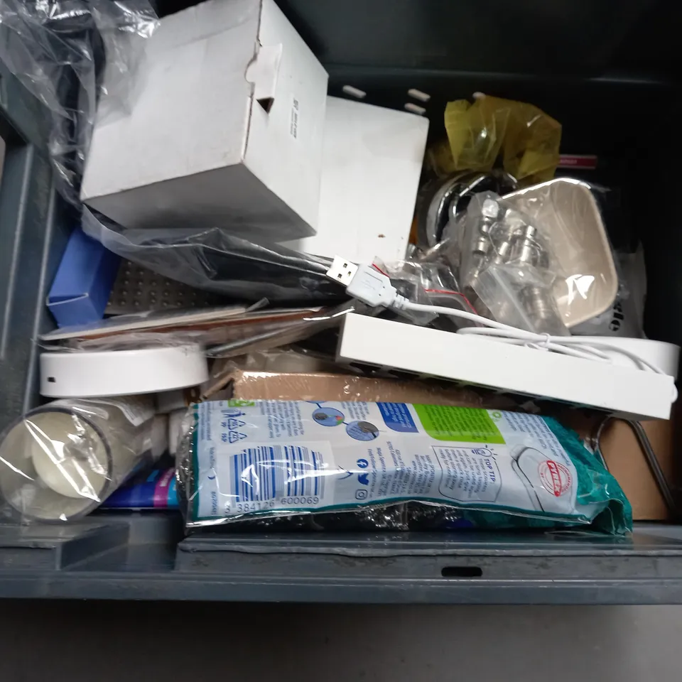 APPROXIMATELY 20 ASSORTED HOUSEHOLD ITEMS TOO INCLUDE LOCKS , AIR FRESHENER , TOILET CLEANER , ETC