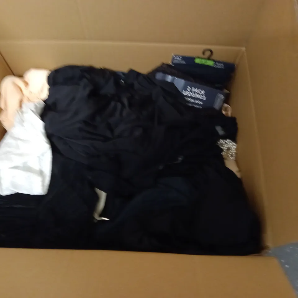 LARGE QUANTITY OF ASSORTED CLOTHING ITEMS TO INCLUDE PRETTYLITTLETHING AND H&M