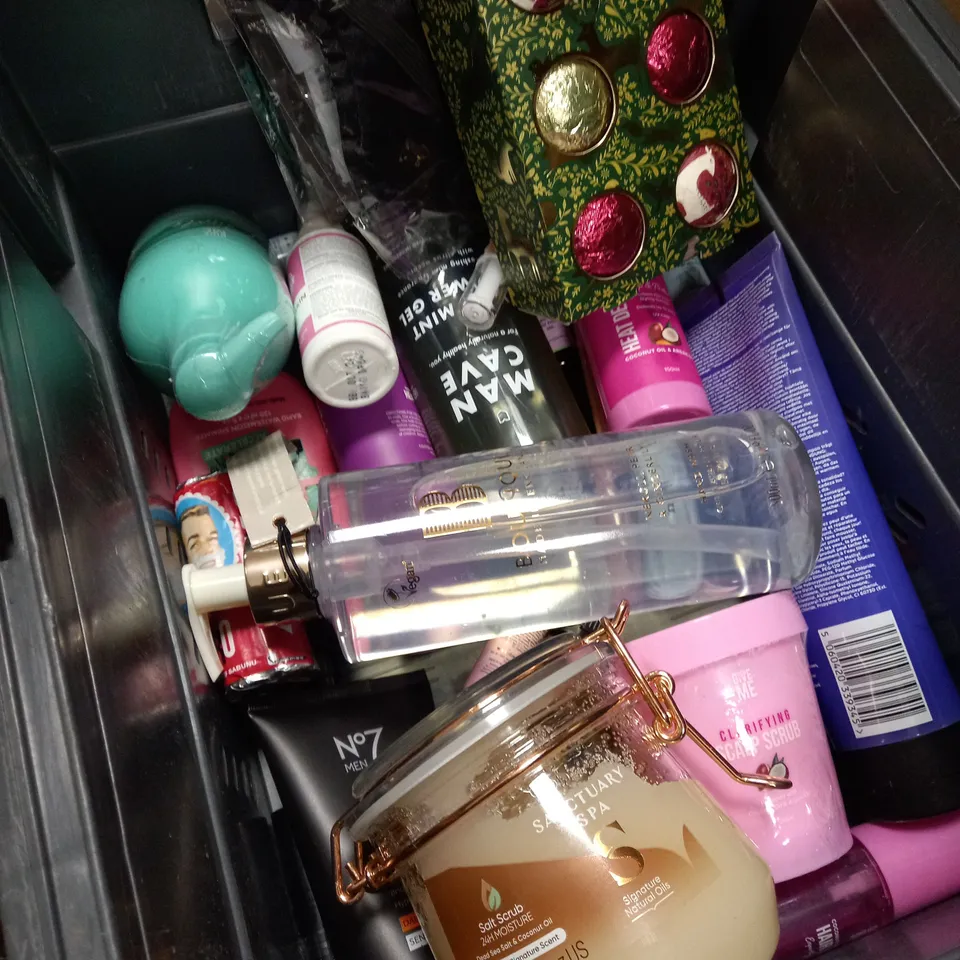 ASSORTMENT OF HEALTH AND BEAUTY PRODUCTS APPROX. 15 ITEMS 