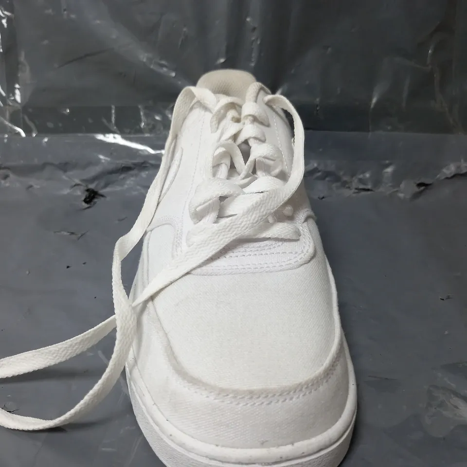 NIKE CRT VISION CANVAS TRAINERS IN WHITE - SIZE 6