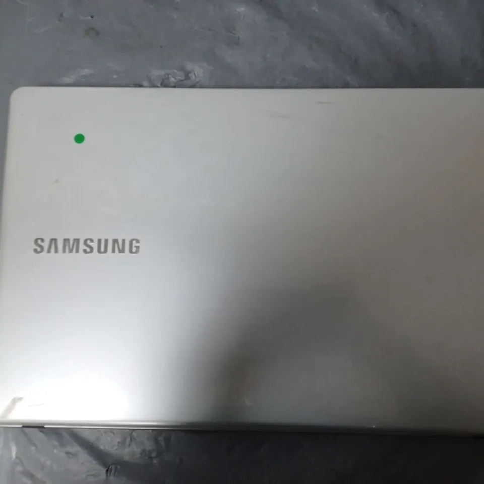 Samsung	370R4E/370R4V/370R5E/3570RE/370R5V	15 Inch	i3-3110M 2.40GHz
