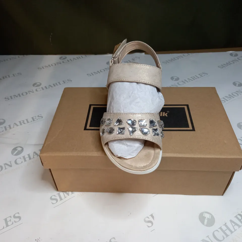 CUSHION-WALK DIMANTE SANDALS SIZE 4