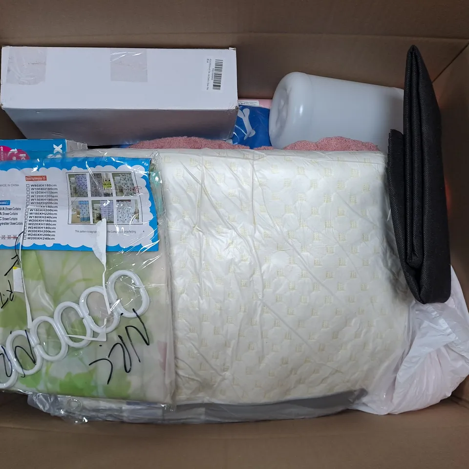 APPROXIMATELY 20 ASSORTED HOUSEHOLD ITEMS TO INCLUDE PET GROOMING KIT, TOWEL, SHOWER CURTAIN, ETC - COLLECTION ONLY