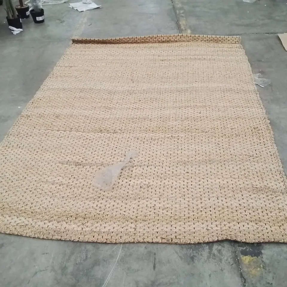 QUALITY DESIGNER AREA RUG - APPROXIMATELY 240X170CM