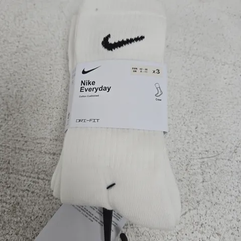 NIKE EVERYDAY COTTON CUSHIONED CREW SOCKS β WHITE, UK 8-11