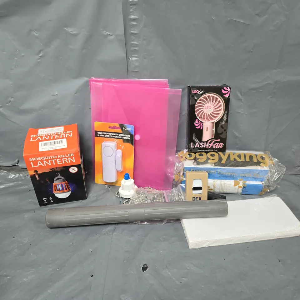 APPROXIMATELY 12 ASSORTED HOUSEHOLD ITEMS TO INCLUDE MOQUITO KILLER LANTERN, ENTRY ALARM, HANDHELD ELECTRIC FAN, ETC
