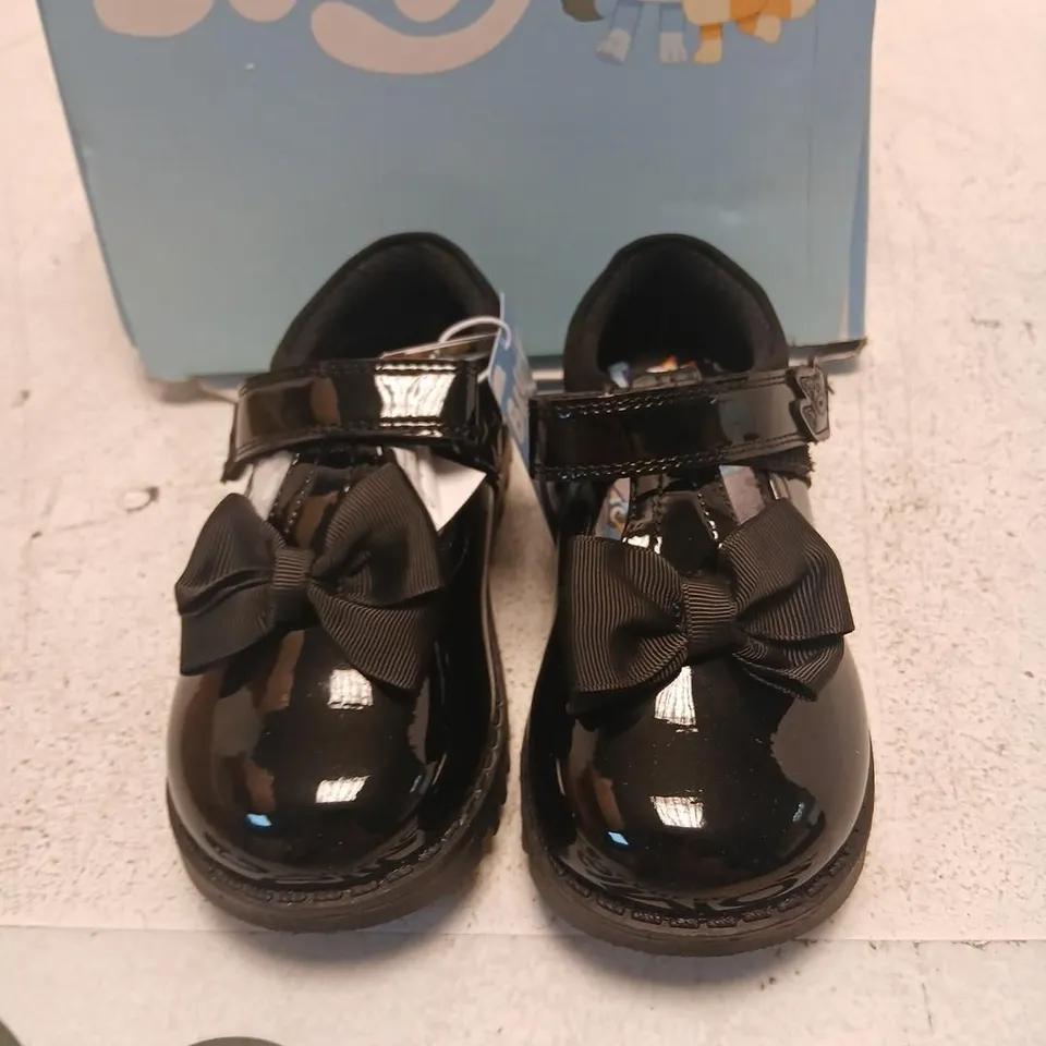 BLUEY KIDS' BLACK PATENT BOW SHOES – UK KIDS SIZE 9