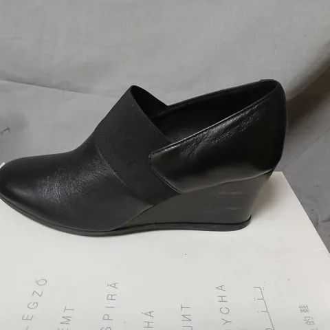 GEOX D INSP WEDGE BLACK β WOMENβS LEATHER SHOES, UK 6.5 (EU 39.5)