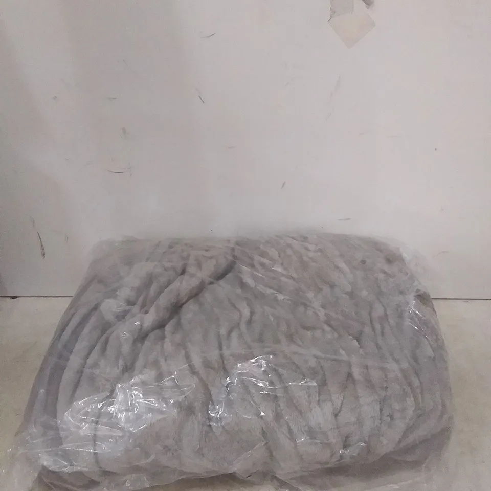 COZEE HOME HEATED PLUSH WASHABLE THROW - SILVER GREY