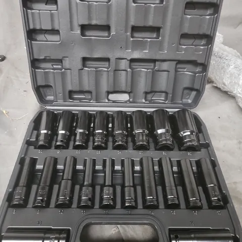 SOCKET SET IN CARRY CASE – MULTI-SIZE METRIC SOCKETS