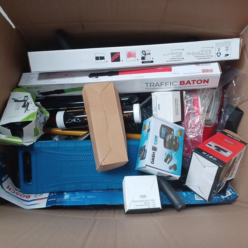 BOX OF APPROXIMATELY 20 ASSORTED CAR PARTS 