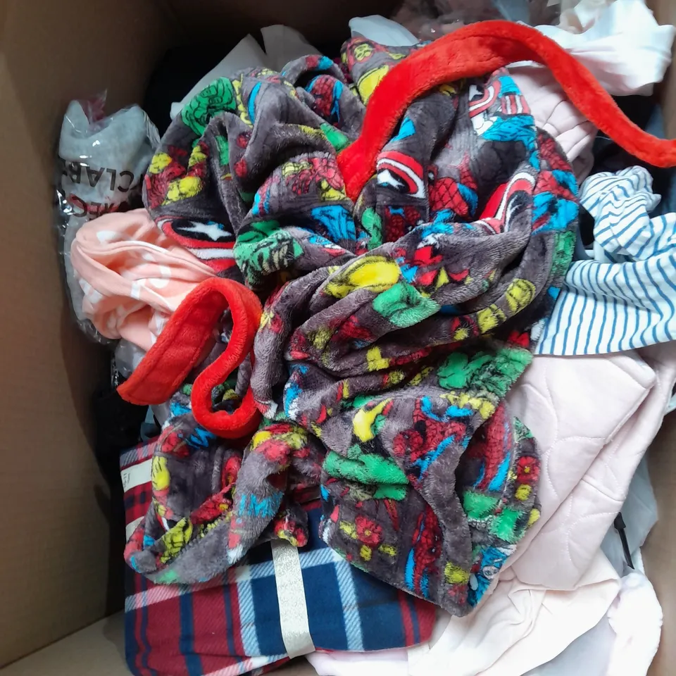 BOX OF APPROXIMATELY 30 ASSORTED KIDS CLOTHING ITEMS TO INCUDE - PYJAMAS, SOCKS, UMBRELLA, ETC