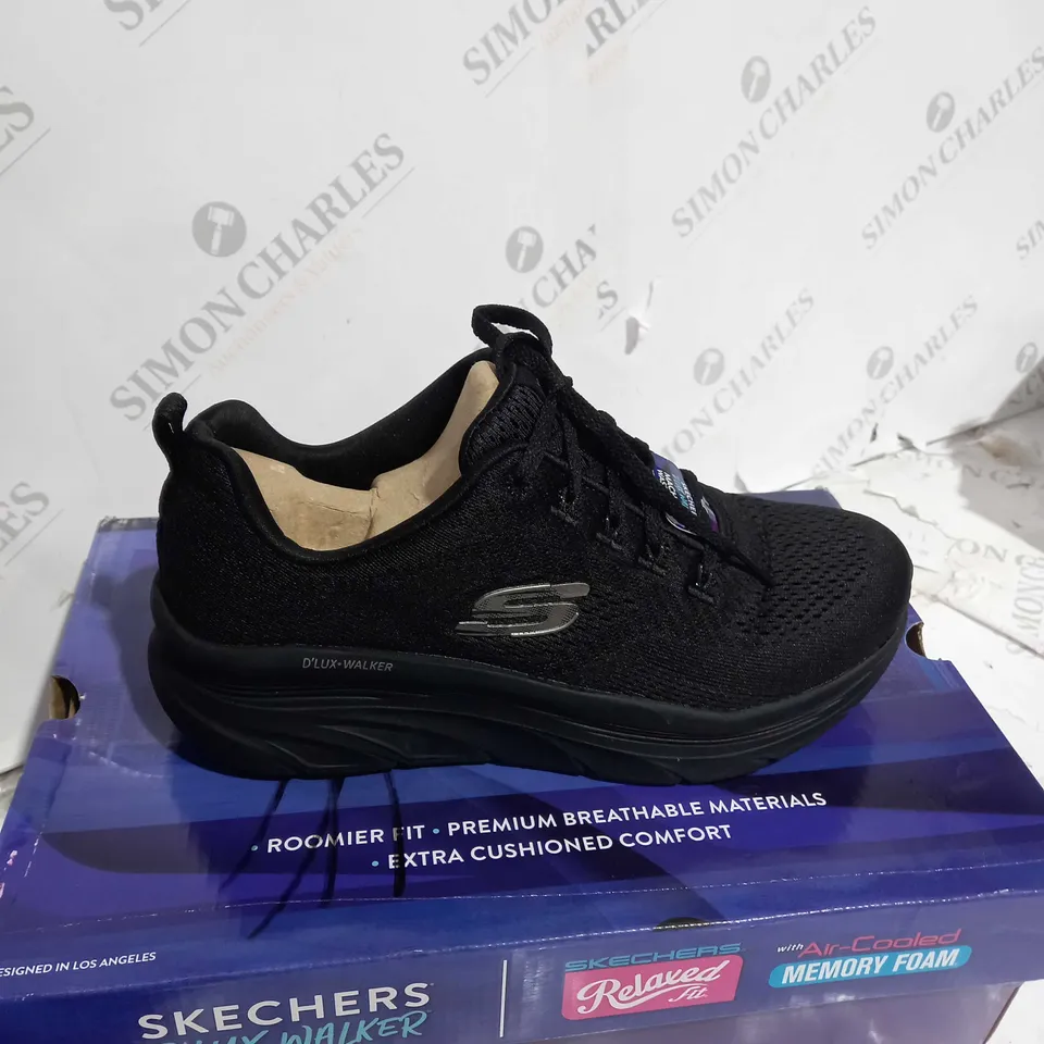BOXED PAIR OF SKECHERS RELAXED FIT D'LUX WALKER SHOES BLACK UK SIZE 7